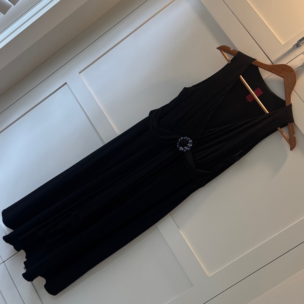 Studio Elegant Black Sleeveless Dress with Embellished Waist Size: 12 - Picture 3 of 8